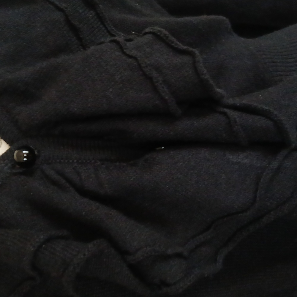XOXO RUFFLE CARDIGAN - Picture 3 of 7